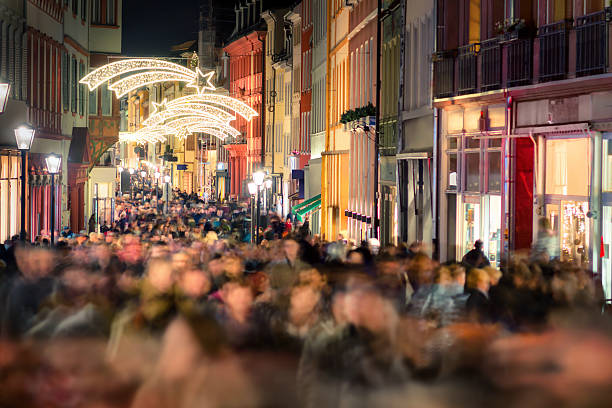 shopping in germania - crowd store europe city street foto e immagini stock