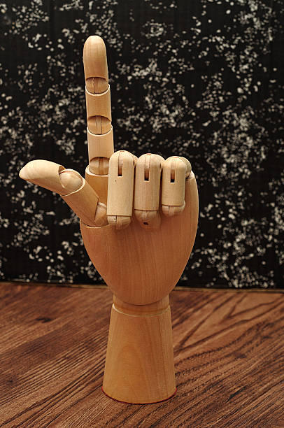 lenguaje de signos. una mano de maniquí firmando la letra l - letter l human hand human finger human thumb fotografías e imágenes de stock