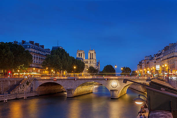 istock Notre Dame And The Seine River. 624154948