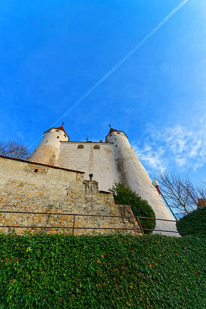 스위스의 석조 계단 근처 툰 성의 전망 - berne europe tower fort 뉴스 사진 이미지