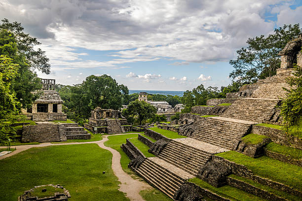 temples of the cross group - palenque, chiapas, mexico - mahvolmuş stok fotoğraflar ve resimler