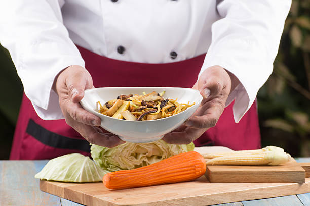 istock Chef present bowl of  vegetarian Noodle 624169214