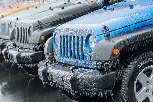 ジープのラングラーオンアイス - editorial sports utility vehicle car jeep ストックフォトと画像