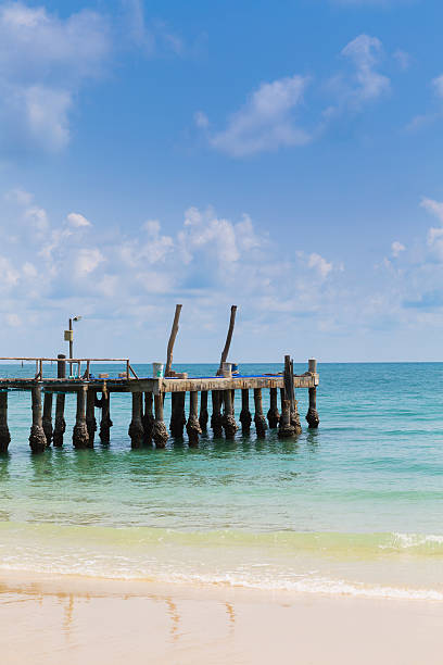 istock Fishing dock leading to the sea 624182572