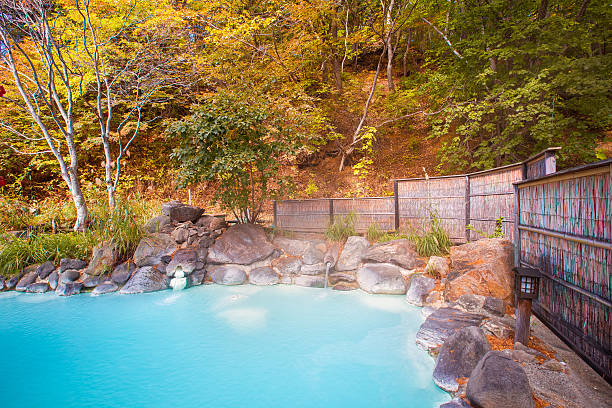 日本の野外温泉(温泉) - 旅館 ストックフォトと画像