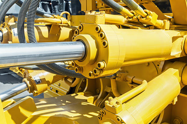 impianto idraulico trattore giallo - construction equipment earth mover hydraulic platform cylinder foto e immagini stock