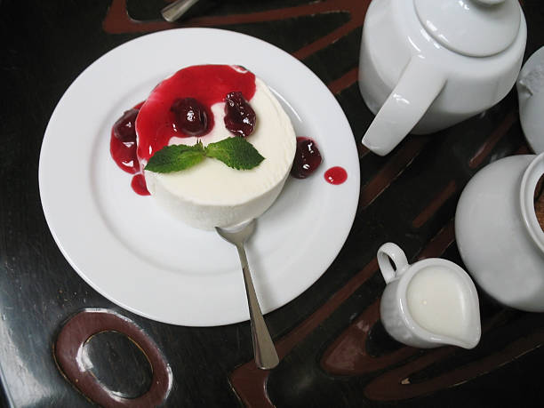 istock Ice cream with berries on a white saucer 624250530