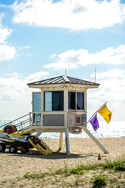 미국 포트 로더데일 비치의 인명 구조 헛 - fort lauderdale florida beach lifeguard 뉴스 사진 이미지