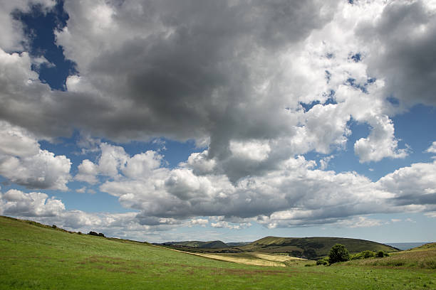 istock countryside landscape shot in the uk 624264796