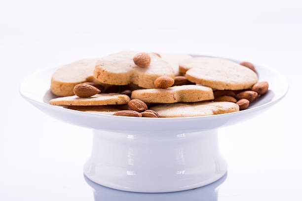 galletas de pan corto con almendras - almond macaroon fotografías e imágenes de stock