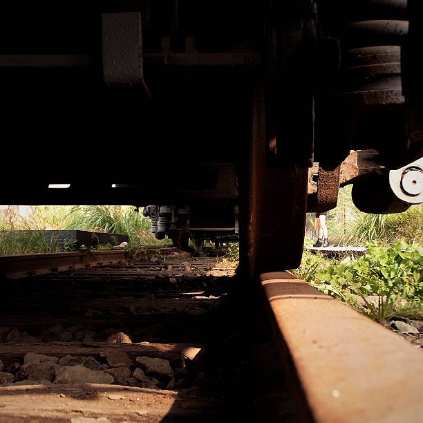 train wheel and underside oof carriage - oof imagens e fotografias de stock