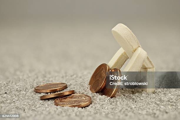 Poor Wooden Male Stock Photo - Download Image Now - Activity, Allegory Painting, Bankruptcy