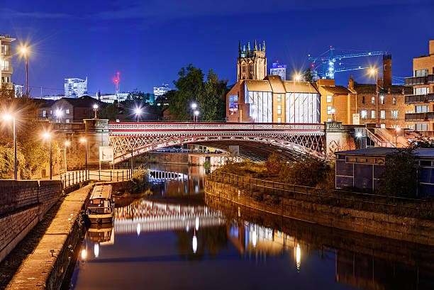 leeds clarence dock- inglaterra - leeds england skyline city uk - fotografias e filmes do acervo