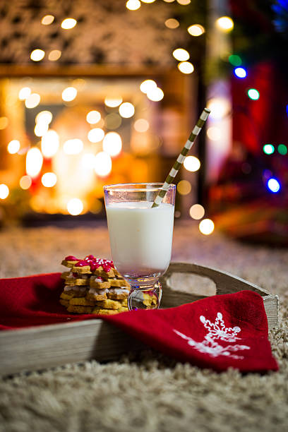 leche y galletas de santa - milk milk bottle drinking straw cookie fotografías e imágenes de stock