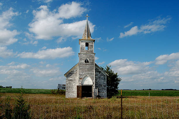 istock Western White Abandoned Church 624474388