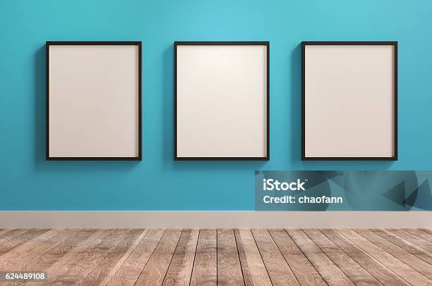 Drei Leere Rahmen Stockfoto und mehr Bilder von Bilderrahmen - Bilderrahmen, Museum, Wand