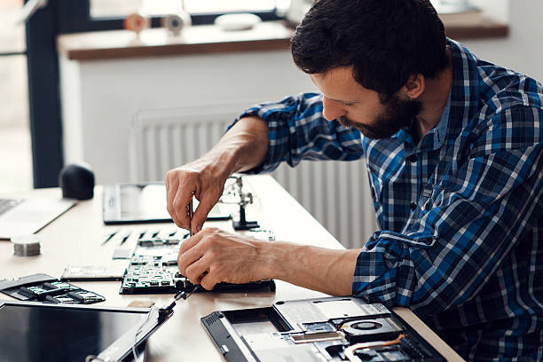 Disassembly Computer Engineering 1,600+ Disassemble The Laptop And Tools Stock Photos, Pictures ...