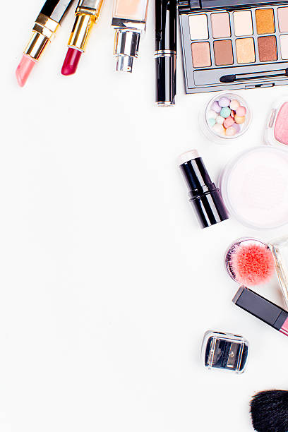 istock Brush and cosmetics isolated on a white background 624510808