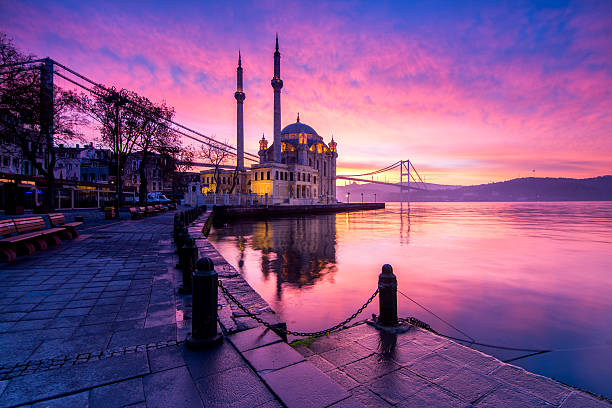 놀라운 썬라이즈 at 오르타쾨이 사원, 이스탄불 - ortakoy mosque bridge bosphorus istanbul 뉴스 사진 이미지