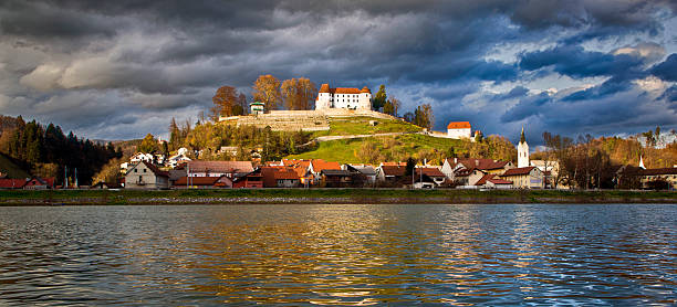 castello di sevnica - river sava foto e immagini stock