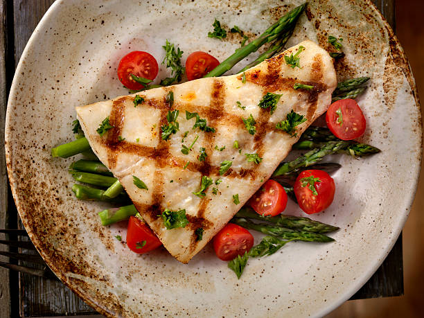 istock Grilled Halibut with Asparagus and Tomatoes 624671334