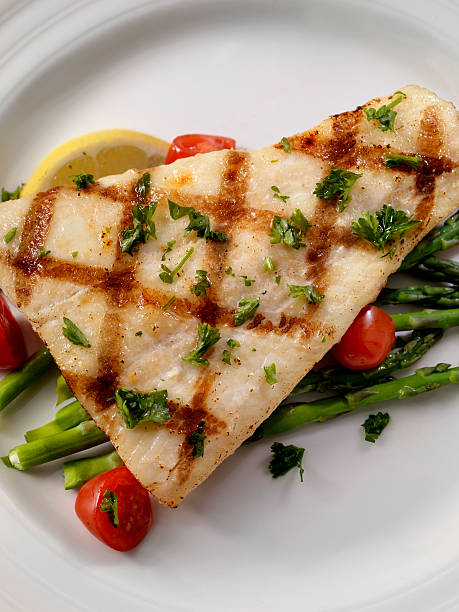 istock Grilled Halibut with Asparagus and Tomatoes 624671674