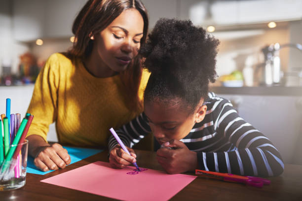 istock Mom and child drawing 624672584