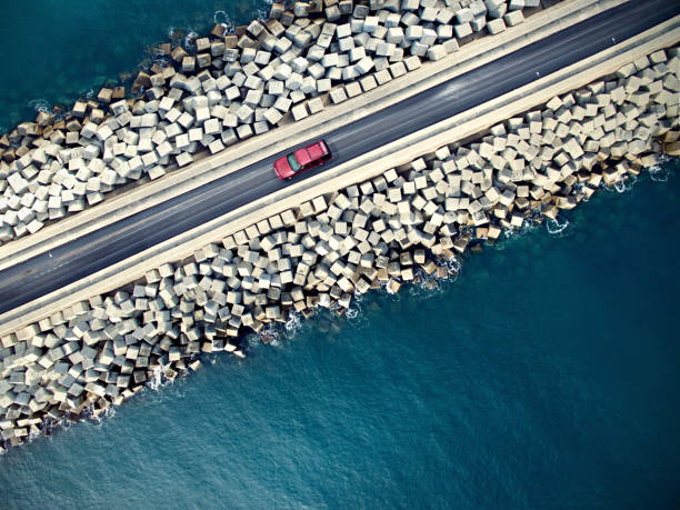 car driving along the coastline - vista aérea de carro isolado imagens e fotografias de stock