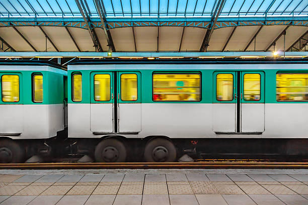 stacja metra w paryżu  - nobody subway station subway train underground zdjęcia i obrazy z banku zdjęć