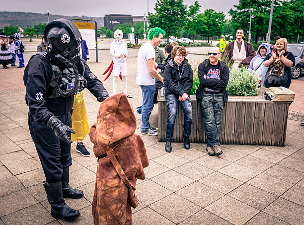 cosplayer als charaktere aus "star wars" verkleidet - tie fighter stock-fotos und bilder