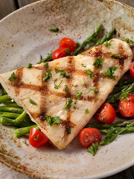istock Grilled Halibut with Asparagus and Tomatoes 624741698