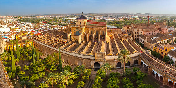 panorama di mezquita a cordova, spagna - la mezquita cathedral foto e immagini stock