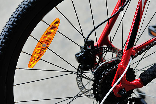 fahrradrad mit scheibenhydraulischen bremsen - reflektor stock-fotos und bilder