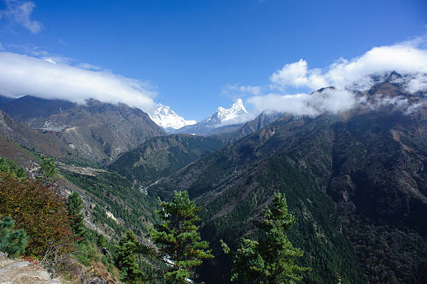 istock beautiful mountain landscape on the way to everest base camp 624747780