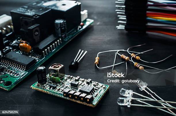 Komponenten Für Die Elektronikentwicklung Diy Stockfoto und mehr Bilder von Computerkabel - Computerkabel, Schaltkreis, Elektronik-Industrie