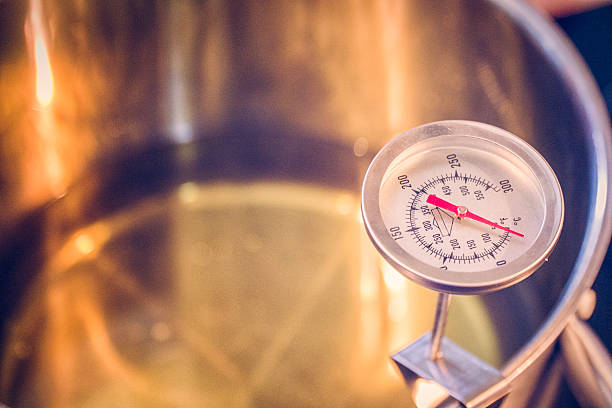 istock Sunflower Oil in a Cooking Pot 624875150