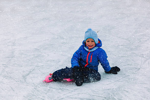 istock cute little boy learning to skate in winter 624878518