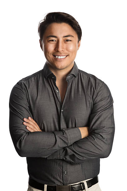 hombre guapo sonriendo con camisa gris - gray shirt fotografías e imágenes de stock