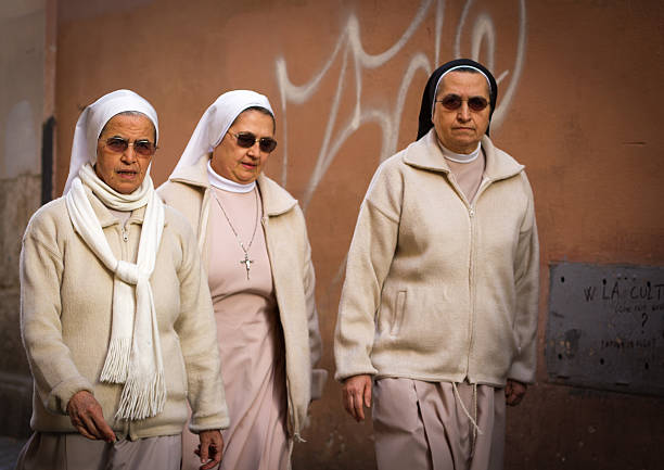 rome, italy: three nuns in sunglasses walk in trastevere (close-up) - nun habit catholicism women imagens e fotografias de stock