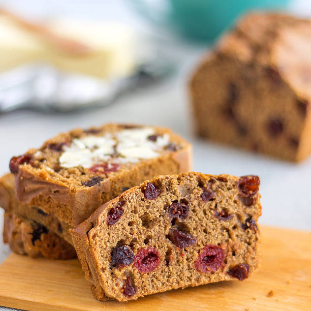 gâteau au thé traditionnel irlandais barmbrack - tea cake photos et images de collection