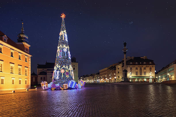 istock Christmas tree in old Warsaw 624947222