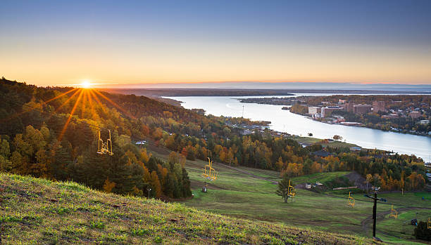 houghton (michigan) - portage lake photos et images de collection