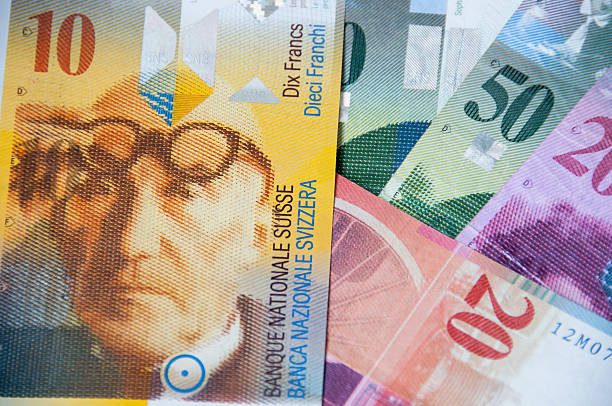 moneda de franco suizo - french currency fotografías e imágenes de stock
