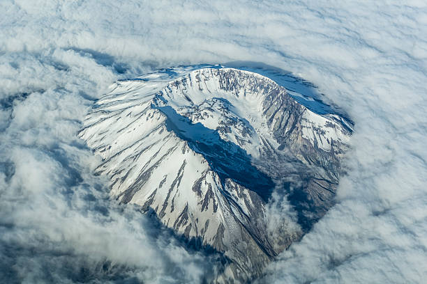 mount saint hellens aerial view of snow covered mt. st. hellens crater mount st helens stock pictures, royalty-free photos & images