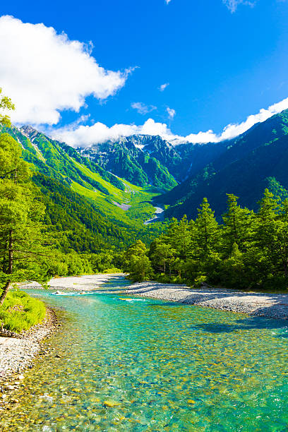 paisagem do rio kamikochi mount hotaka dake v - kamikochi national park - fotografias e filmes do acervo