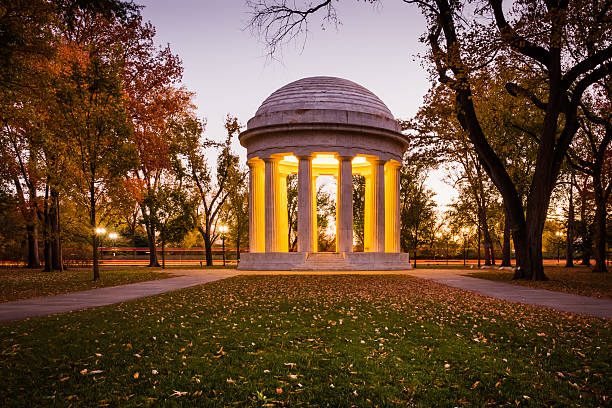 istock Sunset Over Glowing DC War Memorial Building Afternoon Autumn Ou 625209276