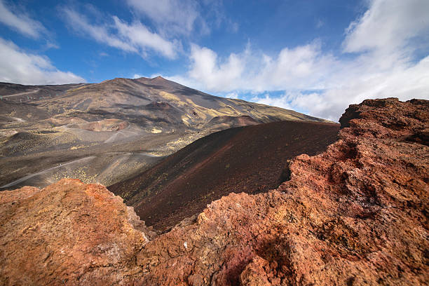 Cratère de l’Etna et paysage volcanique autour de l’Etna, Sicile, It - Photo