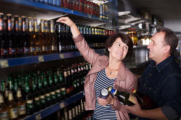 istock Couple shooses beer in store 625221826