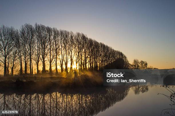 Sunrise Over The River Thames Stock Photo - Download Image Now - Autumn, Clear Sky, Cold Temperature
