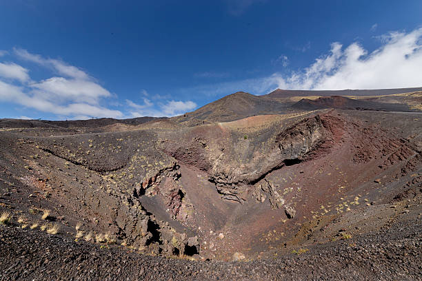 Cratère de l’Etna et paysage volcanique autour de l’Etna, Sicile, It - Photo